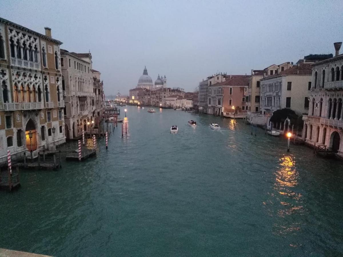 Raggio Di Sole Dietro Piazza San Marco Bahay bakasyunan