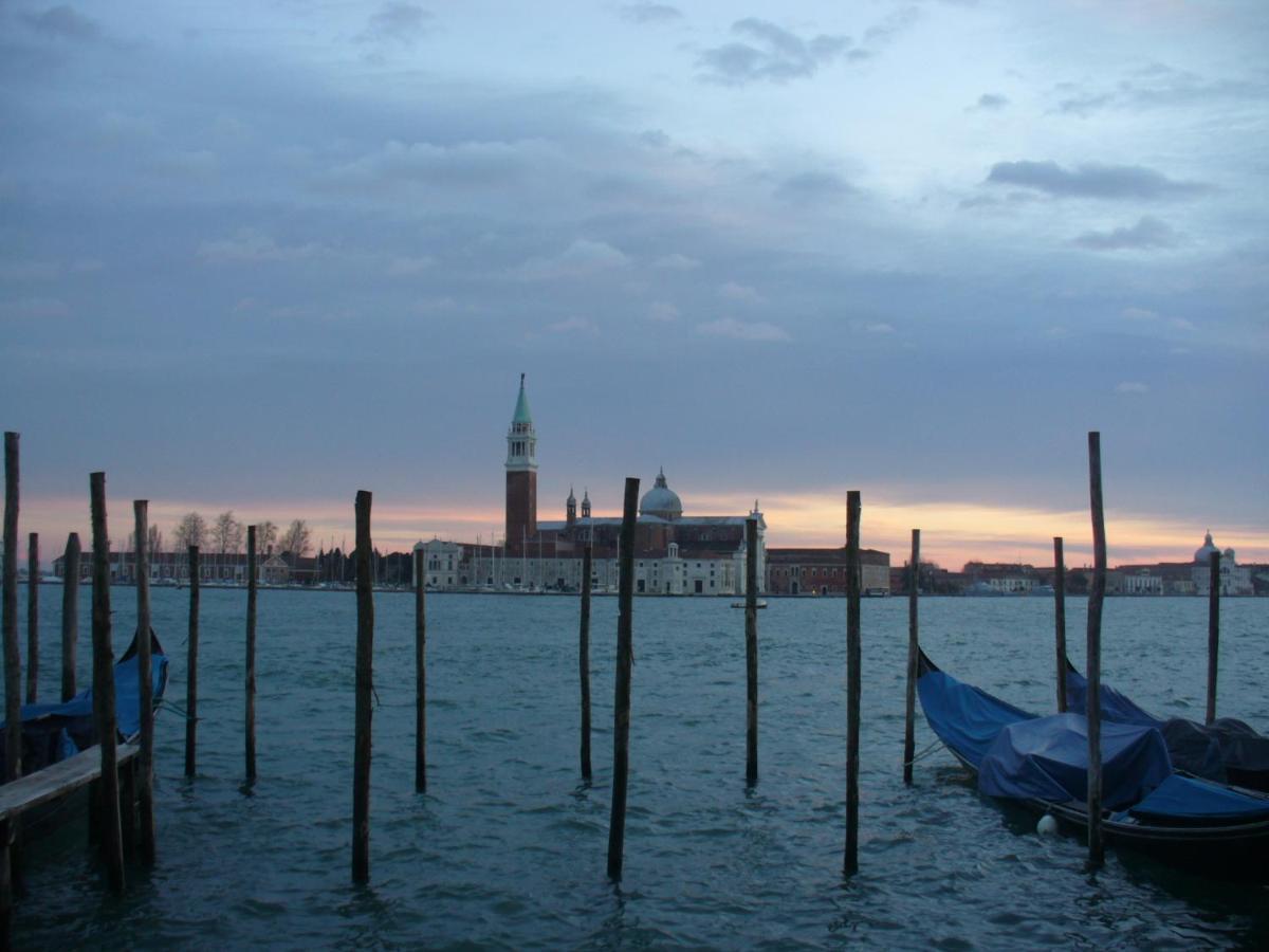 Raggio Di Sole Dietro Piazza San Marco Bahay bakasyunan *